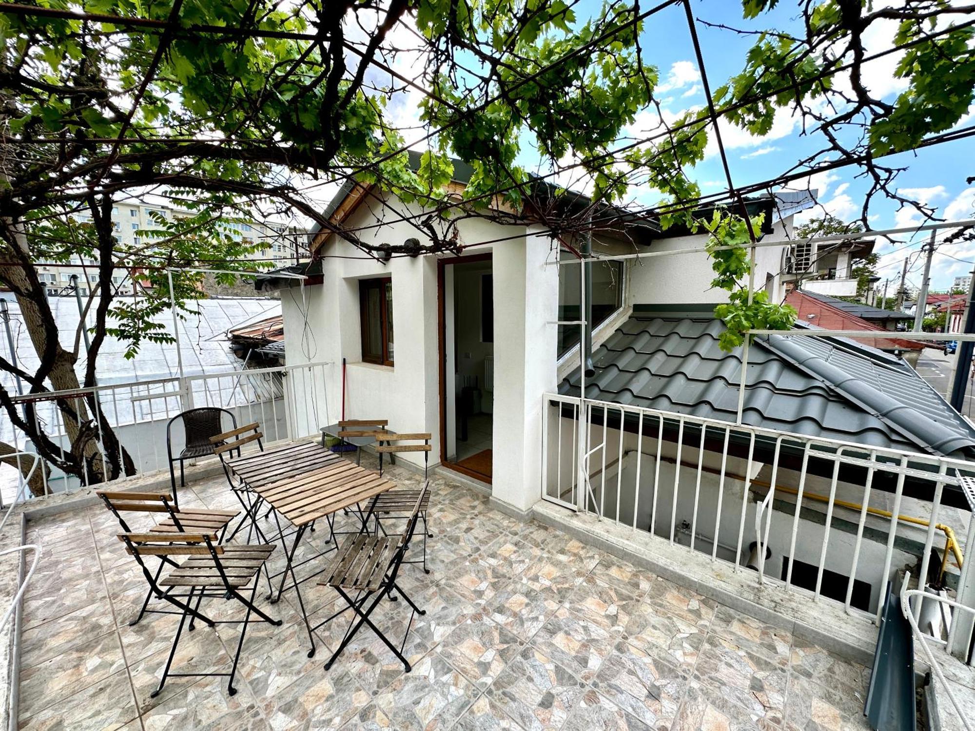 Villa Interbelic House With Courtyard And Terrace Bucarest Exterior foto